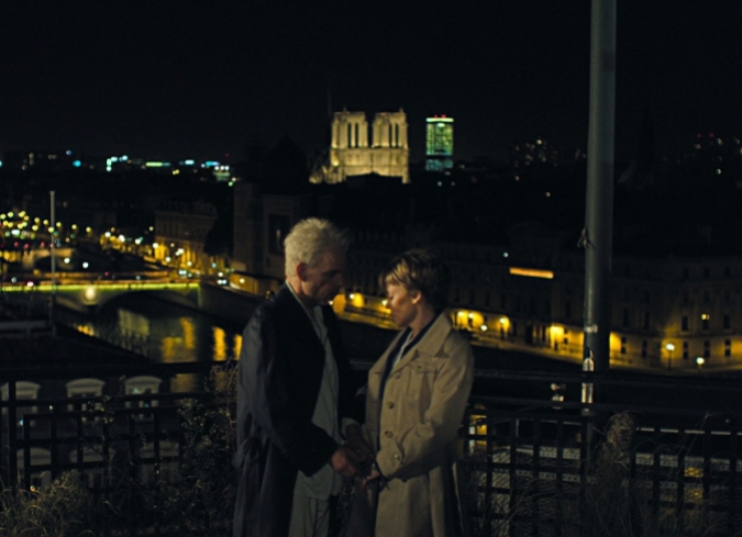 Holy Motors es un portentoso y desquiciante homenaje a la vida, evidentemente al cine (y su capacidad para hacernos vivir vidas ajenas), y al propio arte histri�nico de Lavant.  - ENFILME.COM