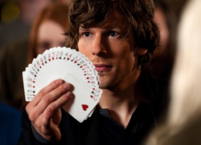 El prop�sito de Los ilusionistas no es emocionarte con lo que a primera vista es imposible, sino exponerte la l�gica detr�s de la magia y, a�n as�, atraparte.  - ENFILME.COM