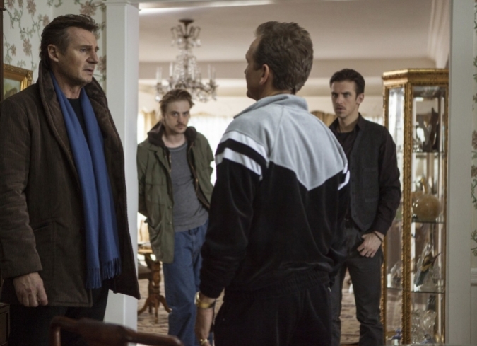 Kristo (Dan Stevens), un traficante de hero�na, cuya esposa fue secuestrada y asesinada, decide contratar a�Matt Scudder (Liam Neeson), un detective privado sin licencia,�para localizar a los hombres responsables del crimen. Scudder recorre calles, callejones, departamentos, bares y panteones de la ciudad de Nueva York en busca de sus objetivos. Sin embargo, mientras m�s se acerca a los culpables, se percata que las intenciones de los criminales resultan mucho m�s siniestras y sombr�as del com�n de los secuestradores.  - ENFILME.COM