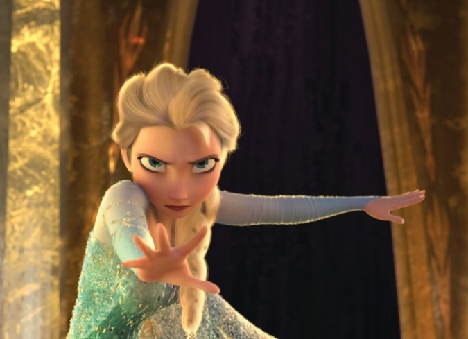 Frozen�es una digna sucesora de�La Princesa y el sapo�(2009) y�Enredados�(2010) porque retoma la f�rmula de �xito de sus pel�culas animadas m�s cl�sicas y reincorpora momentos musicales, princesas, pati�os simp�ticos, cuentos fant�sticos, humor y una animaci�n extraordinariamente bien realizada.  - ENFILME.COM