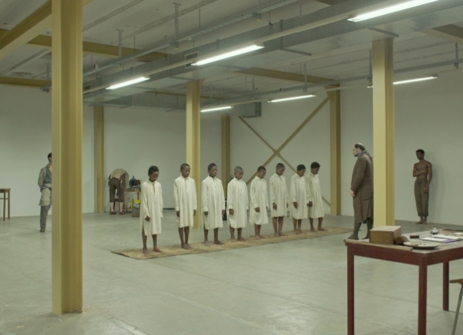 Un enorme barco desemboca en una p�lida playa europea; del interior de la nave desciende una carga compuesta por ni�os provenientes directamente de �frica. Los peque�os son organizados en fila frente a los escrutadores ojos de una condesa de alto rango (Alba Rohrwacher), blanca como el marfil y, sin embargo, decidida a recibir a uno de los ni�os en su hogar. As� es como comienza la par�bola de Angelo, interpretado en el transcurso de la pel�cula por cinco actores de diferentes edades (Samuel Koffi D'Auila,�Kenny Nzogang,�Ryan Nzogang,�Makita Samba�y�Jean-Baptiste Ti�m�l�), esclavo y ayudante, pero tambi�n educado en el estudio de las ciencias y las artes, invitado en las cortes m�s prestigiosas, enamorado de una mujer en contraste con su propia piel, miembro de la masoner�a vienesa y finalmente, un ep�logo que narra un atroz y cruel evento, as� como el m�s fiel hist�ricamente; a saber, el hecho de que, tras su muerte, Angelo fue desollado y disecado para luego exhibirlo en un gabinete de historia natural.  - ENFILME.COM