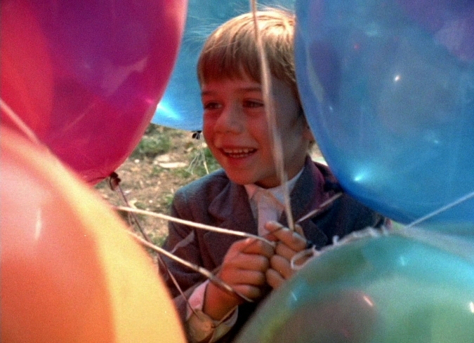 El globo rojo es una oda a la simplicidad y a la capacidad de sorpresa que muchas veces perdemos como adultos, pero que un ni�o sabe usar mejor que nadie.  - ENFILME.COM