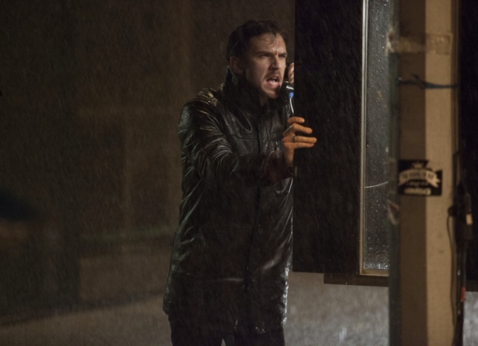 Kristo (Dan Stevens), un traficante de hero�na, cuya esposa fue secuestrada y asesinada, decide contratar a�Matt Scudder (Liam Neeson), un detective privado sin licencia,�para localizar a los hombres responsables del crimen. Scudder recorre calles, callejones, departamentos, bares y panteones de la ciudad de Nueva York en busca de sus objetivos. Sin embargo, mientras m�s se acerca a los culpables, se percata que las intenciones de los criminales resultan mucho m�s siniestras y sombr�as del com�n de los secuestradores.  - ENFILME.COM