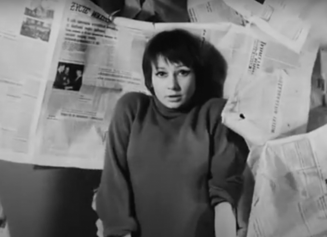 En uno de sus primeros trabajos como director de cine, con poco m�s de veinte a�os de edad, el polaco Jerzy Skolimowski demuestra en�Er�tica�lo poco que necesita para hacer cine.  - ENFILME.COM