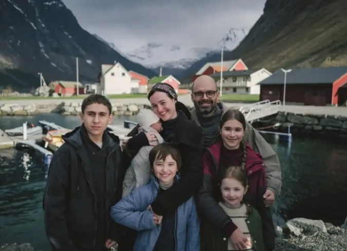 En el quinto d�a dos ganadores de la Palma de Oro: Hirokazu Kore-eda con Sheep in the Box y Cristian Mungiu con Fjord. Conplet� el cuadro el franc�s Arthur Harari con L'Inconnue.  - ENFILME.COM