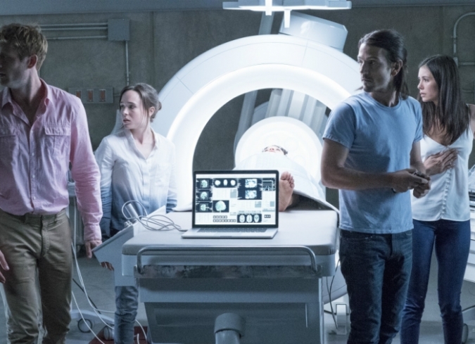En el Hospital Trinity Emmanuel, los estudiantes de medicina Courtney (Ellen Page), Ray (Diego Luna), Marlo (Nina Dobrev), Jamie (James Norton) y Sophia (Kiersey Clemons) se sienten sofocados por la competencia interna y las exigencias para convertirse en prestigiosos y destacados m�dicos. Con la esperanza de ponerse en contacto con su peque�a hermana que muri� en un accidente automovil�stico, Courtney genera un procedimiento que le permite experimentar ?la vida despu�s de la muerte? y vislumbrar moment�neamente ?el m�s all�?. Aturdidos por los resultados, los otros j�venes eligen someterse al experimento y morir por algunos segundos para despu�s volver a la vida; usando la muerte como un tiro de la adrenalina, ellos descubren que la precipitaci�n de la reanimaci�n es sustituida por una serie de visiones y alucinaciones violentas vinculadas con sus m�s oscuros pecados del pasado.  - ENFILME.COM
