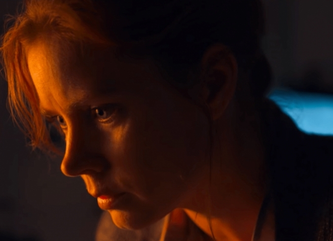 El compositor�island�s,�J�hann J�hannsson,�mezcl� elementos cl�sicos y vanguardistas para acompa�ar la historia de este encuentro entre humanos y alien�genas que busca resaltar los temas de la comunicaci�n, el lenguaje, la percepci�n y la cooperaci�n mutua.  - ENFILME.COM