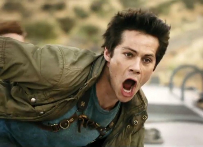 En la tercera y �ltima entrega de la saga�Maze Runner, seguimos de cerca a Thomas (Dylan O?Brian), quien, acompa�ado por los amigos que hiciera en�El Laberinto�(Newt, Fripan) y luego de salir de �l (Brenda, Jorge y Vince), se introduce en la �nica ciudad erguida del mundo para salvar a Minho (Ki Hong Lee), v�ctima de los experimentos crueles que realiza W.C.K.D. (organizaci�n encargada de encontrar la cura al virus que ha arrasado con la humanidad) y averiguar por qu� es inmune. No obstante, lo que parec�a ser una misi�n de rescate, se ve afectada por los conflictos sociales de una rebeli�n latente en las orillas de la ciudad, adem�s de complicarse por el encuentro con personajes del pasado de Thomas.  - ENFILME.COM