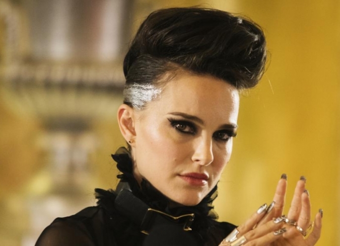 Un aspecto importante y constante en el relato es la m�sica que interpreta el personaje de Celeste. Las canciones de�Vox Lux�fueron escritas por la superestrella del pop�Sia espec�ficamente para el filme, mientras que la partitura de la pel�cula fue elaborada por el cantante y compositor�Scott Walker.  - ENFILME.COM