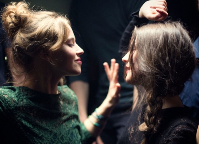 Fecha de estreno en M�xico: 10 de julio, 2015. Respira (Respire) de M�lanie Laurent, con Jos�phine Japy, Lou de La�ge, Isabelle Carr�.  - ENFILME.COM