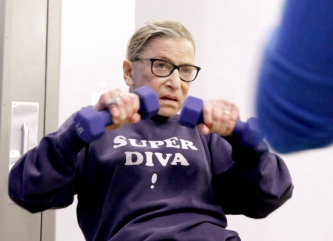 La Jueza�(2018) es un documental dirigido por�Betsy West�y�Julie Cohen�sobre la excepcional vida y ense�anza de la Magistrada del Tribunal Supremo de los EEUU,�Ruth Bader Ginsburg, donde se plasma con detalle y fidelidad, el arduo y gradual proceso que ha llevado el �cono de la cultura pop a lo largo de su carrera jur�dica para poder modificar las leyes que excluyen, denigran o son injustas ante las letras de la Carta Magna estadounidense, causando consigo una serie de litigios en la d�cada de los 70s, que trajeron consigo un cambio radical��en la estructura y el pensamiento nacional, enfatizando en temas de desigualdad de derechos hacia las mujeres y la discriminaci�n en general hacia las minor�as.  - ENFILME.COM