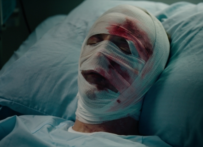 Aaron Hammond (Michael Welch) es un joven abogado que est� tratando de hacer todo lo posible para salir de la mala racha en la que se encuentra. Su vida se est� desmoronando; no puede obtener un puesto estable y bien remunerado, trabaja en una cafeter�a y sus cerraduras se han cambiado despu�s de no pagar su renta durante dos meses. Cuando su exnovia, Lisa (Melissa Bolona), llama para informarle de la muerte de su padre, todo termina por derrumbarse. El hombre regresa al peque�o pueblo donde creci� para cuidar a su afligida madre, Kate (Lin Shaye), cuya estabilidad emocional est� colgando de un hilo. Su antiguo compa�ero de la escuela secundaria, Derek (Kaiwi Lyman), ahora es el polic�a m�s temido y respetado de la comunidad, pero tambi�n es el marido abusivo de Lisa. La tensi�n rodea a Aaron, quien, haciendo un repaso por su vida, comienza a arrepentirse de varias de las decisiones y caminos que eligi�. Sin embargo, cuando aparece una misteriosa urna en las posesiones de su padre, los deseos de Aaron comienzan a hacerse realidad con efectos secundarios peligrosos.  - ENFILME.COM