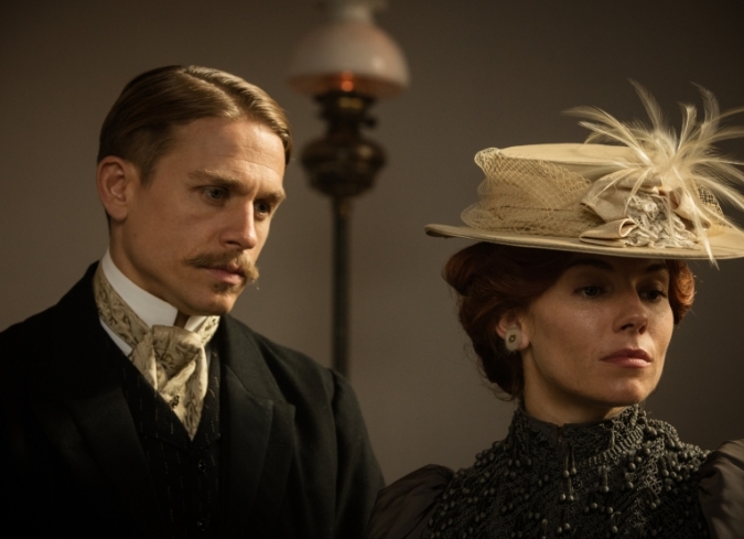 En 1906, Percy Fawcett (Charlie Hunnam) lleva una vida c�moda en Cork trabajando para el ej�rcito brit�nico. Es un hombre respetado que ha progresado debido a su empe�o y modesta educaci�n. Sin embargo, �l se siente insatisfecho con su vida militar y es incapaz de desprenderse de la mala reputaci�n de su padre, un hombre alcoh�lico e imprudente. Cuando la Sociedad Geogr�fica Nacional le ofrece una oportunidad de demostrar su val�a al dirigir una exploraci�n en Sudam�rica, �l toma la oportunidad, dejando atr�s a su esposa Nina (Sienna Miller) y a sus peque�os hijos. Una vez que renuncia a las comodidades de Europa, Fawcett se embarca en una misi�n en la selva profunda, que pone a prueba su instinto de supervivencia y su curiosidad, aprendiendo sobre una civilizaci�n no tocada por forasteros. Durante la expedici�n cartogr�fica, Fawcett y su compa�ero Henry Costin (Robert Pattinson) tropiezan con la evidencia de una civilizaci�n perdida, una que es anterior al descubrimiento occidental de Machu Picchu. A su regreso a Gran Breta�a, los exploradores presentan sus descubrimientos a sus compa�eros y, con la ayuda financiera de un benefactor delirante llamado James Murray (Angus Macfadyen), se organiza una segunda expedici�n a la selva tropical; esta vez, mucho m�s arriesgada.  - ENFILME.COM