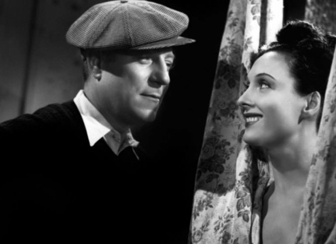 El veterano realizador�Bertrand Tavernier�es el escolta de ensue�o en este apasionante estudio de la historia del cine franc�s. El amor profundo de Tavernier le agrega un resplandor especial a cada marco de las docenas de tesoros del celuloide incluidos en�Viaje por el cine franc�s�(2016). La estructura de la pel�cula es atractivamente casual, pero siempre enfocada y articulada; es casi una conversaci�n ?incluso unilateral? con Tavernier, cada fragmento de filme es analizado en amplitud y, a partir de un detalle o una an�cdota que funcionan como reminiscencias, el director salta a otra pel�cula o autor para darle continuidad y fluidez. Tavernier posee un incisivo ojo y hace observaciones de todo tipo; no duda en se�alar el antisemitismo de�Jean Renoir�durante la guerra, a quien por otra parte alaba con justicia por la t�cnica magistral que emple� en sus relatos. Tambi�n enfatiza la gentil humanidad que�Fran�ois Truffaut�siempre reflej� en su obra; al mismo tiempo que comparte la empat�a y la inteligencia de ese director tan querido y extra�ado.  - ENFILME.COM